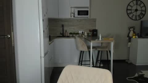 Bella online show from April 3, 2026, 1:20 pm