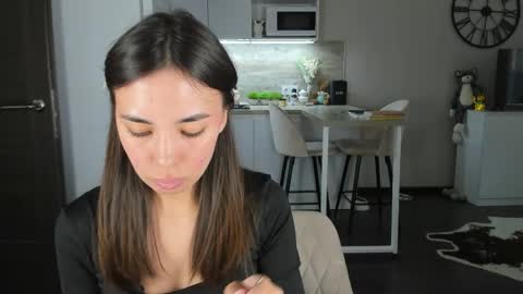Snapshot of nilliluv chatting on April 21, 2026, 4:23 pm Bella online show from April 21, 2026, 4:23 pm