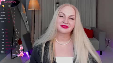 Snapshot of nina_deville chatting on October 15, 2025, 3:56 pm Nina online show from October 15, 2025, 3:56 pm