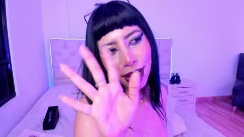 Nina Fox  online show from May 16, 2026, 12:07 am