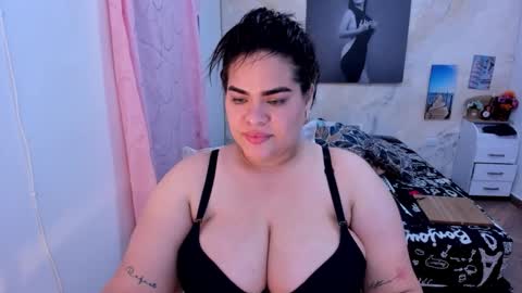 NinaFuentes online show from February 1, 2026, 3:38 am