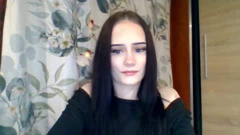 Nina online show from December 18, 2025, 9:32 pm