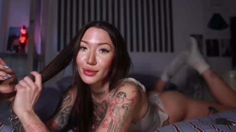 ninasuzuki online show from February 13, 2026, 9:38 am