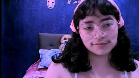 Snapshot of ninayellow chatting on October 2, 2025, 1:40 pm Nina online show from October 2, 2025, 1:40 pm