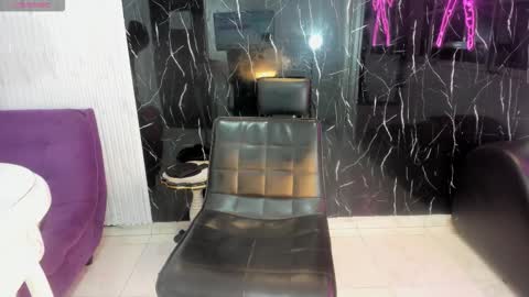 nini_beyker online show from February 14, 2026, 1:30 pm