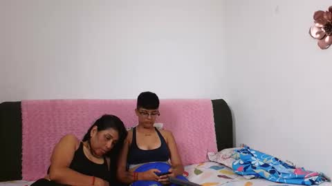 nini_smith online show from May 8, 2026, 7:36 am