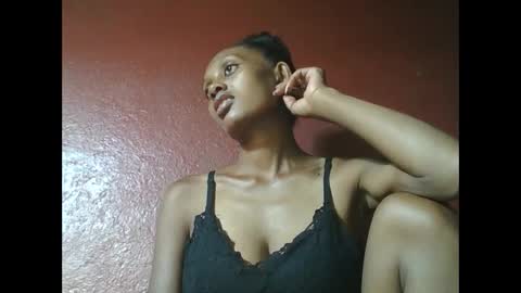 ninie246746 online show from January 21, 2025, 4:43 am