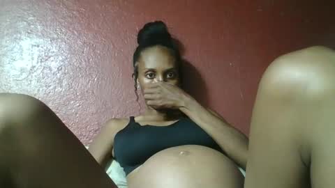 ninie246746 online show from March 12, 2025, 12:26 pm