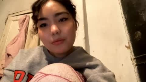 Snapshot of nitadecember chatting on December 15, 2025, 10:41 am Molly online show from December 15, 2025, 10:41 am