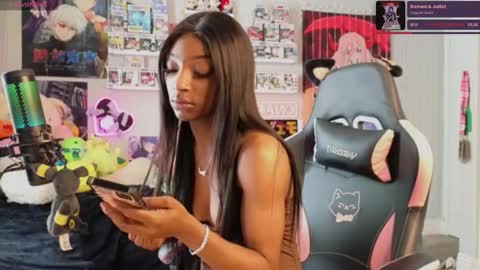 NIVIA WOLFE online show from February 5, 2025, 4:36 pm