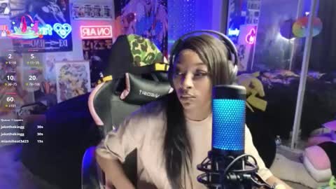 NIVIA WOLFE online show from December 18, 2025, 1:50 pm