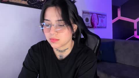Snapshot of nixielee__ chatting on October 5, 2025, 5:44 pm Nixie online show from October 5, 2025, 5:44 pm