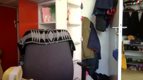 nixomuc online show from February 21, 2025, 1:00 pm