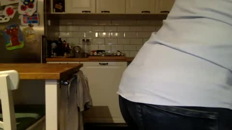 nixomuc online show from March 10, 2025, 7:50 pm