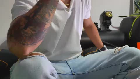 Snapshot of nixon347932 chatting on September 20, 2025, 4:02 am Nicolas Muscle online show from September 20, 2025, 4:02 am
