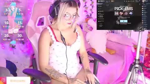 Snapshot of nixy_sama chatting on October 12, 2025, 11:15 pm Nixy Sama online show from October 12, 2025, 11:15 pm