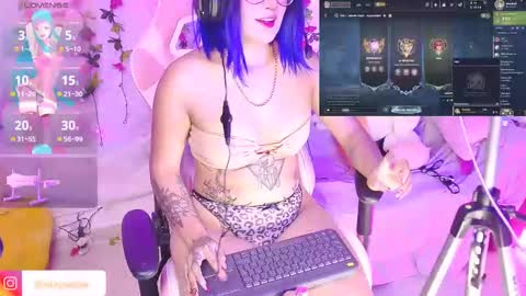 Snapshot of nixy_sama chatting on November 13, 2025, 12:42 am Nixy Sama online show from November 13, 2025, 12:42 am