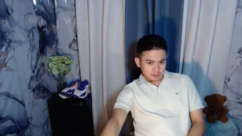 njay_16 online show from September 17, 2025, 1:35 pm