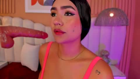 Noa online show from April 18, 2026, 2:48 am