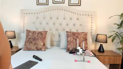 Snapshot of noa_morena chatting on July 6, 2026, 12:24 pm NATHALIA MORENO online show from July 6, 2026, 12:24 pm
