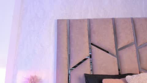 noa_perez_ online show from April 24, 2026, 8:22 pm