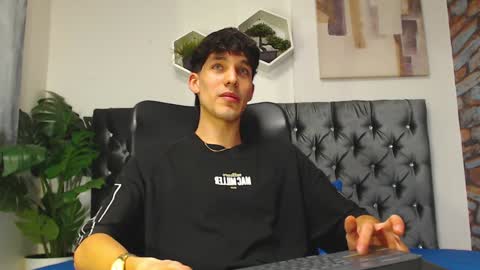 Noah Brigth online show from December 13, 2024, 12:42 am