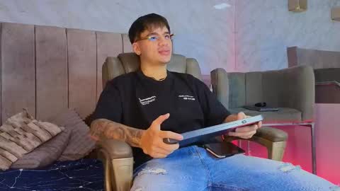 Snapshot of noah_coleman__ chatting on February 9, 2025, 10:21 pm NOAH online show from February 9, 2025, 10:21 pm