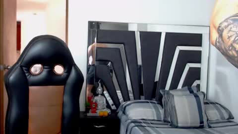 Noah Harris01 online show from December 1, 2024, 5:02 pm