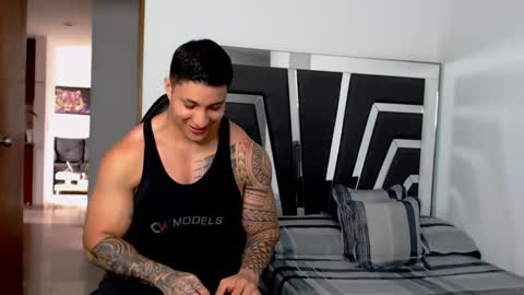 Noah Harris01 online show from February 13, 2025, 4:39 pm