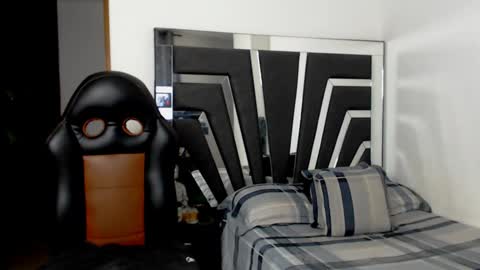 Noah Harris01 online show from September 10, 2025, 9:53 am