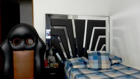 Noah Harris01 online show from November 18, 2025, 12:16 am