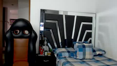 Noah Harris01 online show from February 17, 2026, 12:01 pm