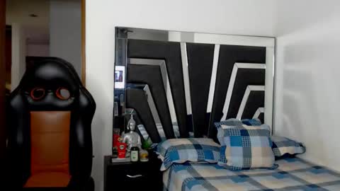 Noah Harris01 online show from February 25, 2026, 11:53 am