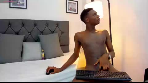 noah_johes online show from February 26, 2025, 6:37 am