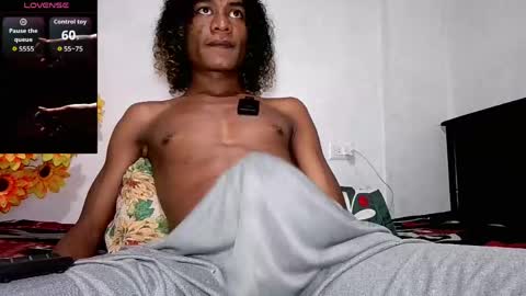 Snapshot of noah_miller7 chatting on May 17, 2026, 12:52 am Noah Millers online show from May 17, 2026, 12:52 am