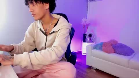 noahbull19 online show from June 11, 2026, 2:33 am