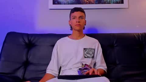 noahh_sky online show from April 25, 2026, 4:15 am