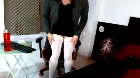 Noamartin online show from June 13, 2026, 2:42 am