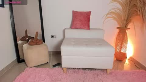 Noami Rose  online show from September 15, 2025, 5:35 pm