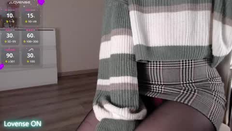 noelleneptune online show from April 14, 2026, 9:26 am