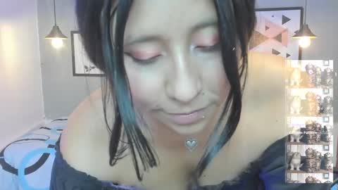 Snapshot of nohemi_louse chatting on March 10, 2025, 11:06 pm Nohemi online show from March 10, 2025, 11:06 pm