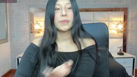Snapshot of nohemi_louse chatting on September 13, 2025, 7:02 pm Nohemi online show from September 13, 2025, 7:02 pm
