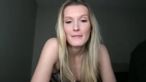 nolan_xx online show from February 3, 2026, 6:22 am