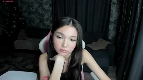 nomi online show from December 17, 2025, 5:52 pm