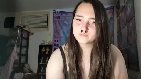 nonbinarybeauty20 online show from March 5, 2025, 8:00 am