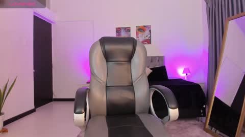 Nora online show from March 11, 2025, 7:25 pm