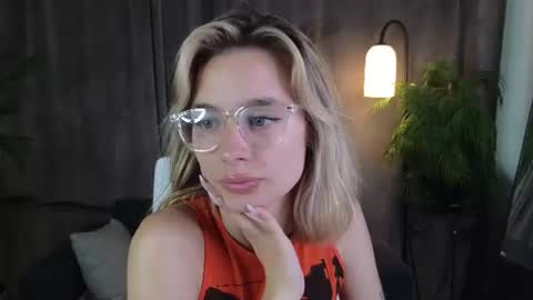 Snapshot of noramoreau chatting on July 9, 2026, 7:34 am Nora online show from July 9, 2026, 7:34 am