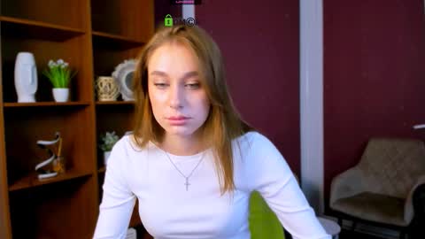 nori_mrr online show from November 5, 2025, 2:39 pm