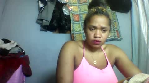 nosminah01 online show from September 12, 2025, 11:43 am