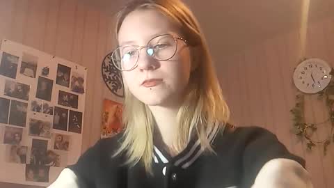 Sari  It is my first day  online show from February 9, 2026, 2:21 pm